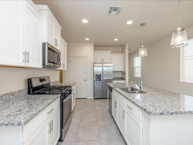 Photo - 3 Bedroom 2 Bathroom  MOUNTAIN VIEWS! $500...