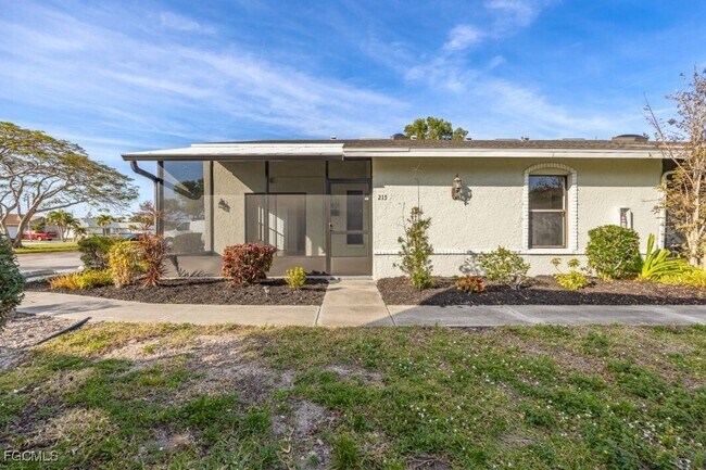 Building Photo - 5113 SW 15th Pl Unit 215 Rental