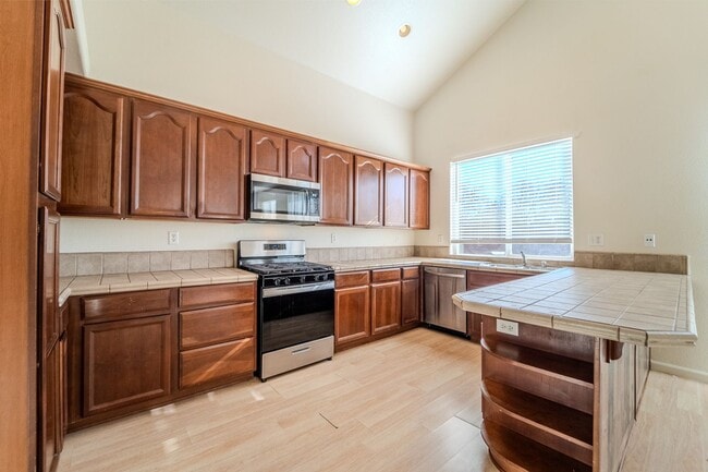 Photo - ? Spacious 4-Bedroom, 2.5-Bathroom Home in...