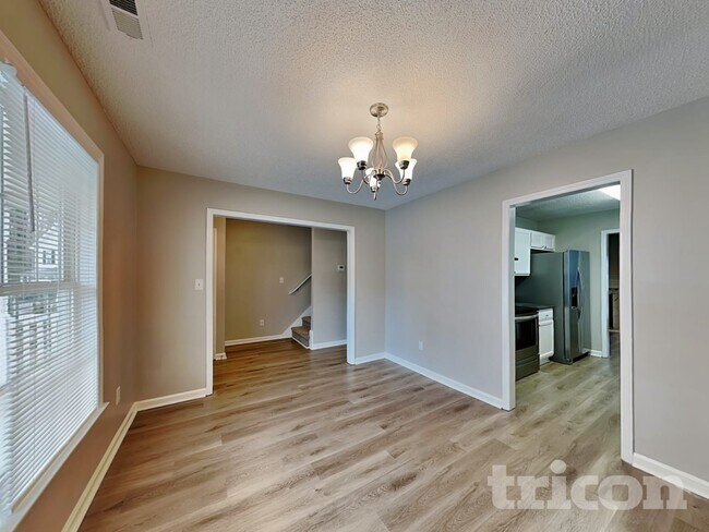 Photo - 4417 Woodlawn Dr