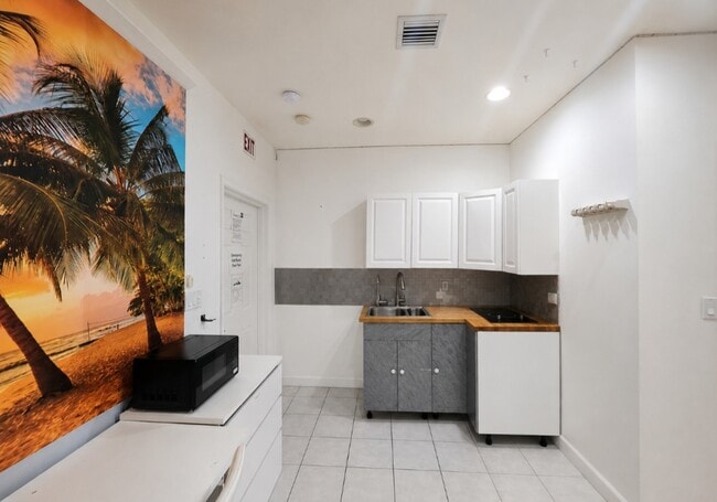 Building Photo - 1922 Garfield St Unit 2 Bed/1b- Private outdoor