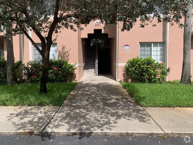 Building Photo - 3221 Sabal Palm Manor Unit 207 Rental