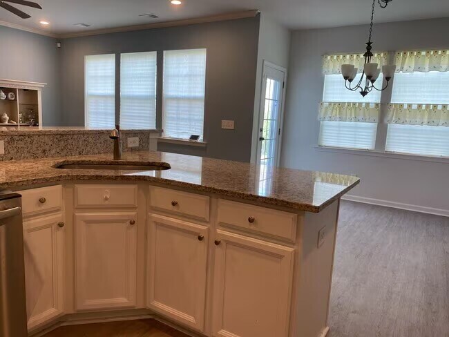 Photo - 9824 English Elm St