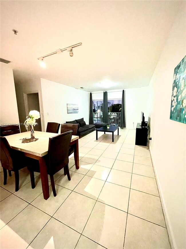 Building Photo - 2280 SW 32nd Ave Unit 202