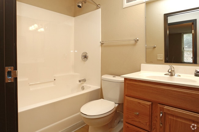 Dos habitaciones - Baño - Park Plaza Apartments