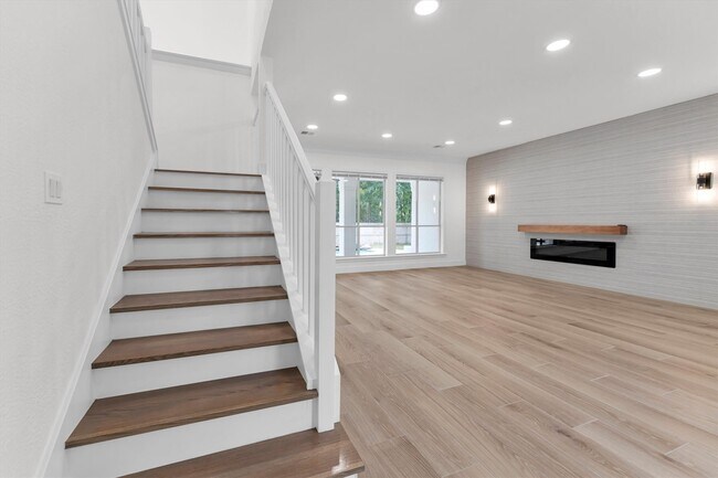 Photo - 30 E Wedgemere Cir