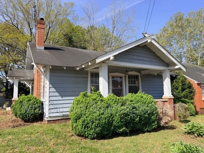 Building Photo - 503 Young St