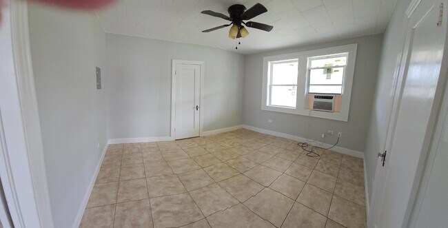Photo - 1755 Ridgefield Ave