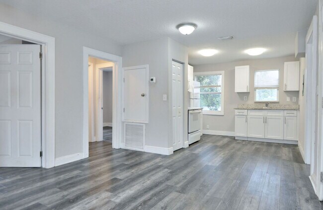 Photo - 912 Hart St