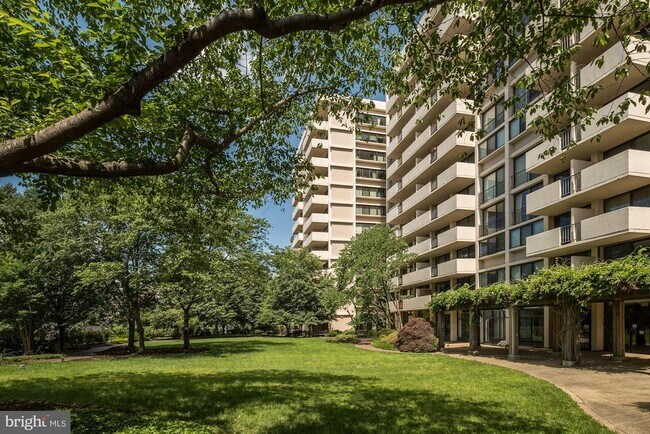 Photo - 4141 Henderson Rd Unit 1206