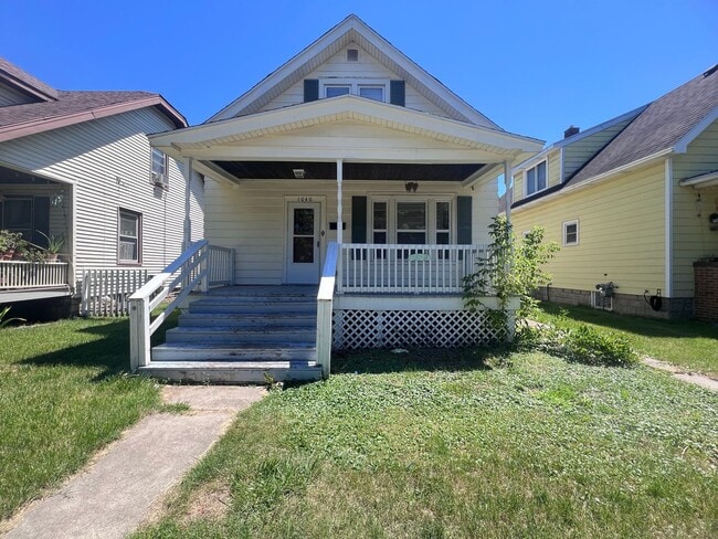 Photo - 1040 Powers Ave NW