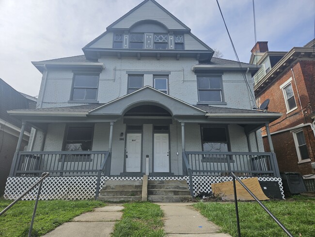 Building Photo - 635 Hawthore Ave Unit 2