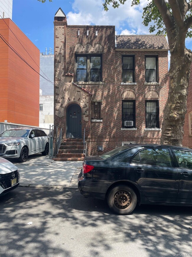 Building Photo - 44-15 64th St Unit 2nd FL