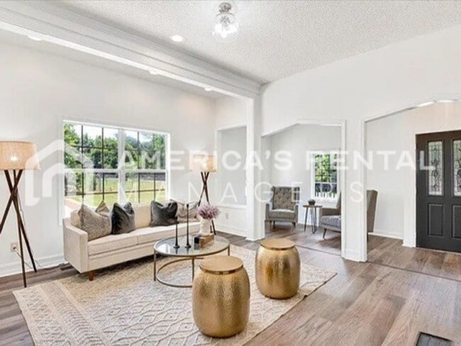 Photo - Room to Roam: Expansive Home with Screened Porch - Coming Soon!!