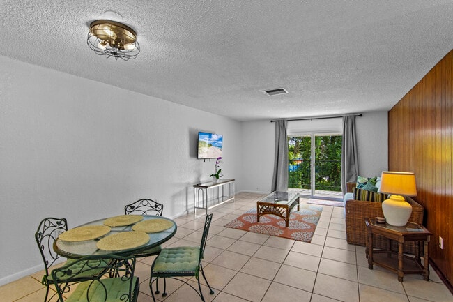 Photo - 915 18th Pl Unit #3