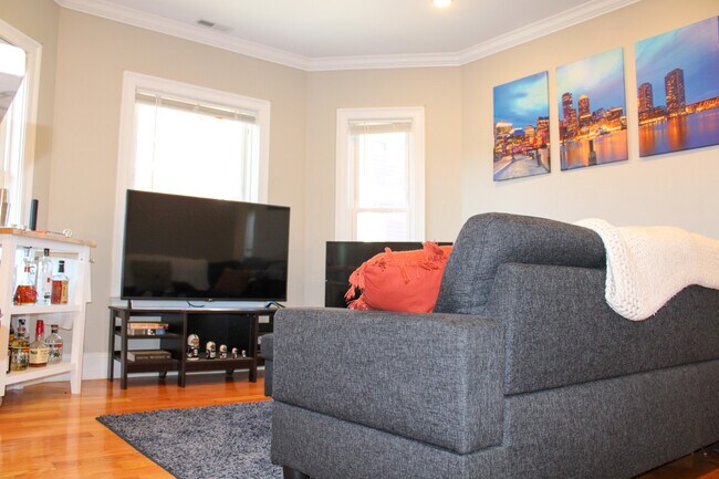 118 Holland St Unit 3R