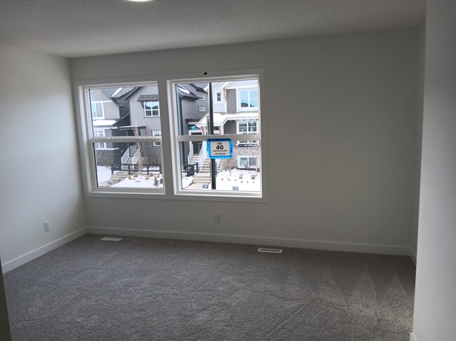 Photo - 40 Edith Mews NW