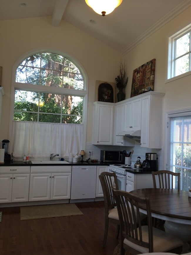 Photo - Beautiful Cottage Studio In Old Palo Alto