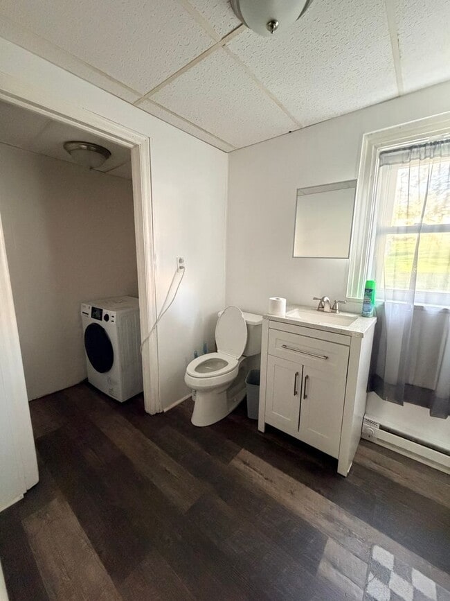 Building Photo - 337 W Orange St Unit 1