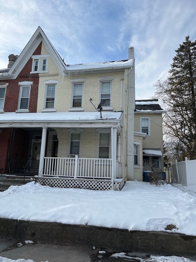 Building Photo - 2280 Main St Unit 3