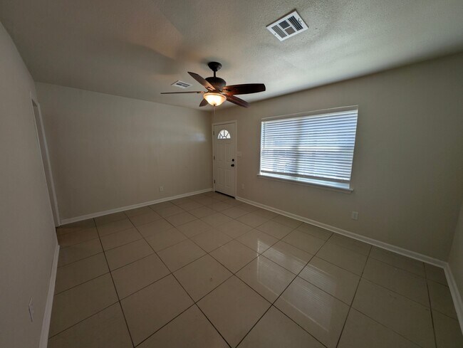 Photo - 717 S Midwest Blvd