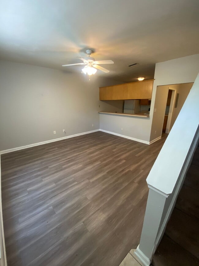 Photo - Lovely Three bedroom/two bath townhouse off Blairstone Road! Unidad #2