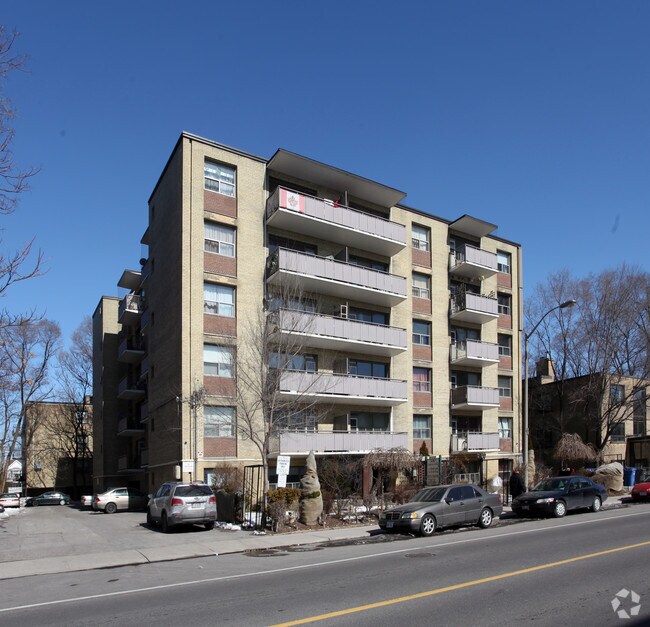 Primary Photo - 130 Cosburn Ave