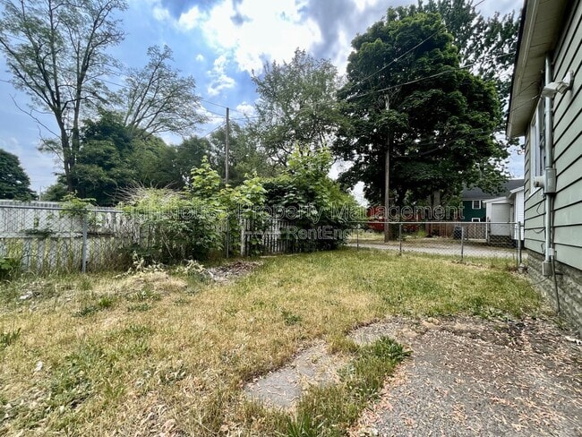 Photo - 1126 Holt St