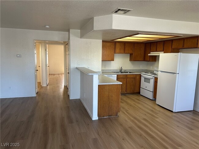 Building Photo - 6553 McRae Ave Unit 102