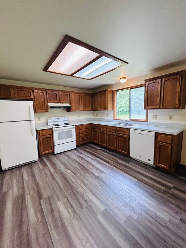 Photo - ***PENDING APPLICATION***Lovely Home Minutes away from West Beach
