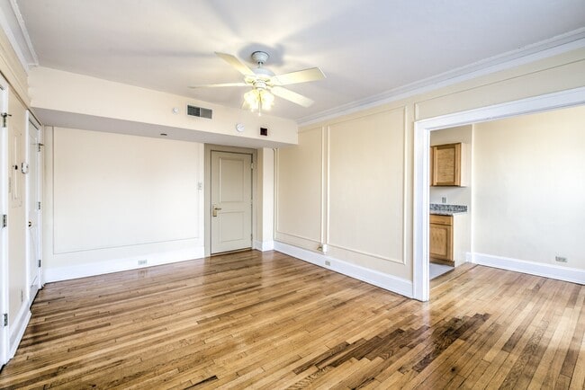 Photo - 4616 Lindell Blvd. (Carleton Apt)