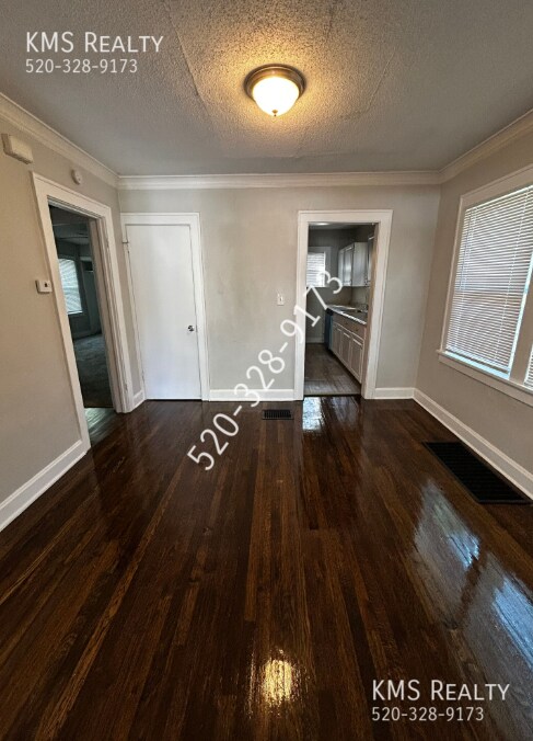 Photo - 4220 Brooklyn Ave