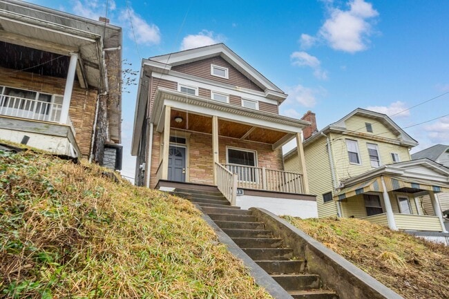 Photo - Stunning 4 Bedroom home in Carrick available May 15!