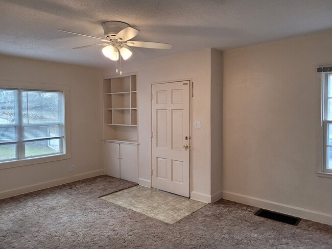 Photo - 530 W 10th St N