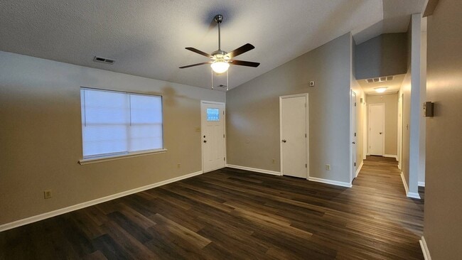 Photo - 208 S Ginger Dr