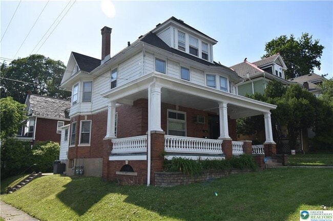 Building Photo - 700 Hamilton St Unit 1