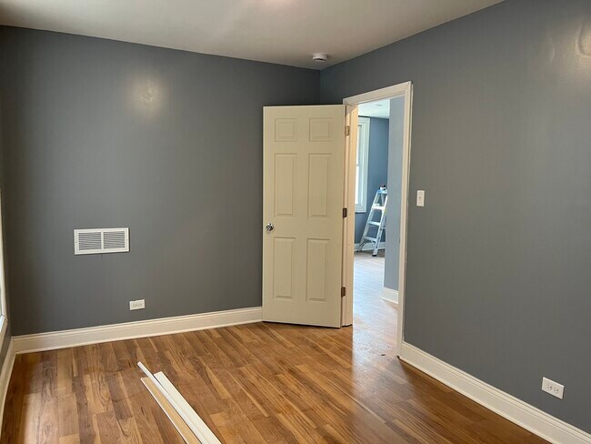 Photo - 648 W 60th St Unit 2