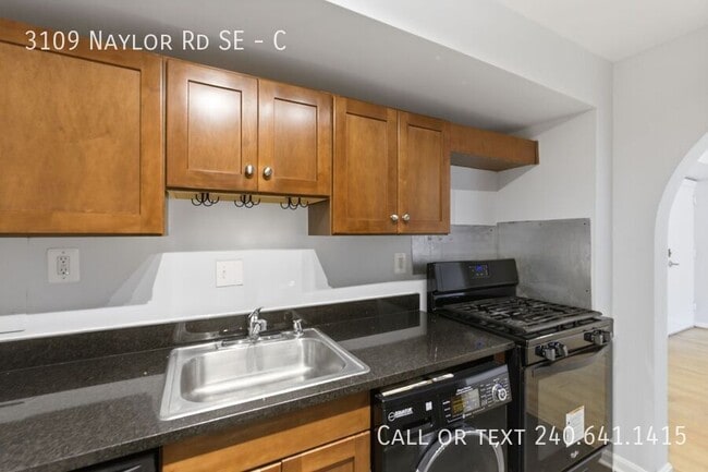 3109 Naylor Rd SE