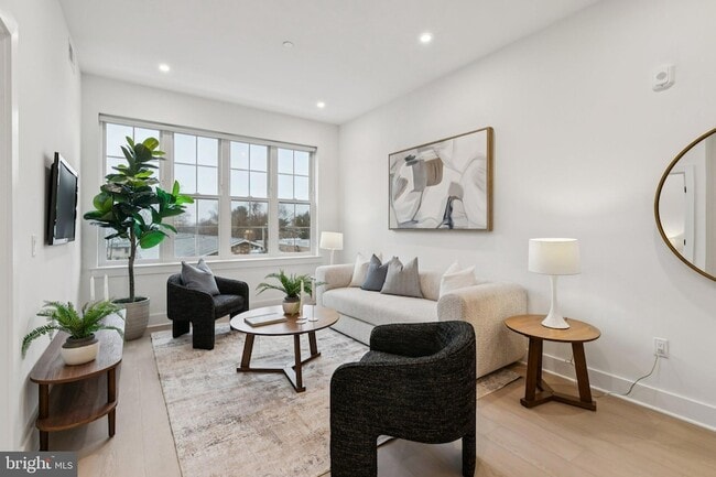 Building Photo - 30 W Allens Ln Unit 106