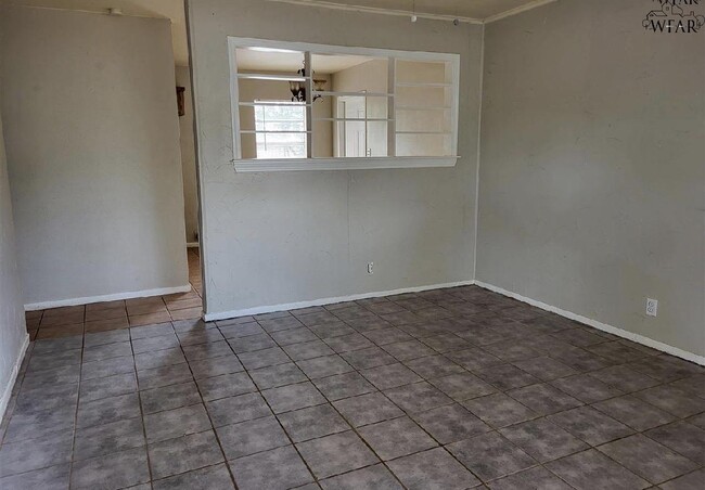 Photo - 1408 Deville St