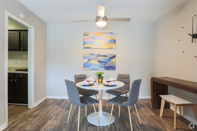 2BR, 1.5BA - 980 SF