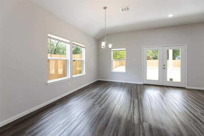 Photo - 101 Country Rd 3552