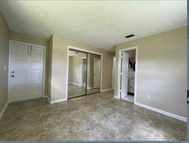 Photo - 4671 SW 66th Ave Unidad 2