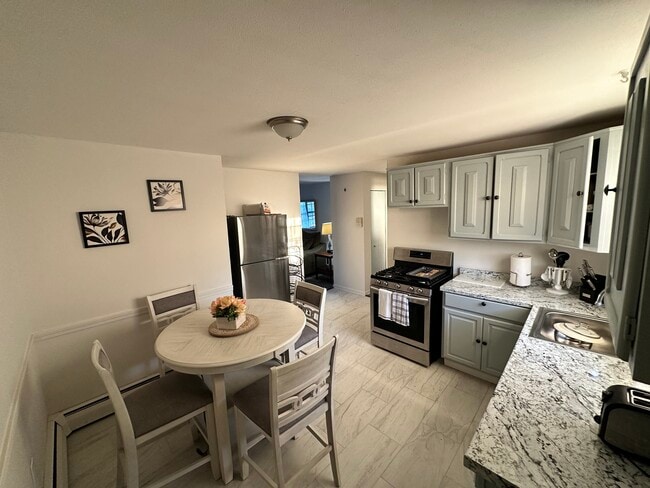 Photo - 1077 Blue Hills Ave Unidad C