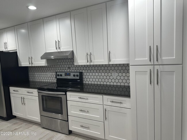 Building Photo - 7335 Floral Ridge Dr