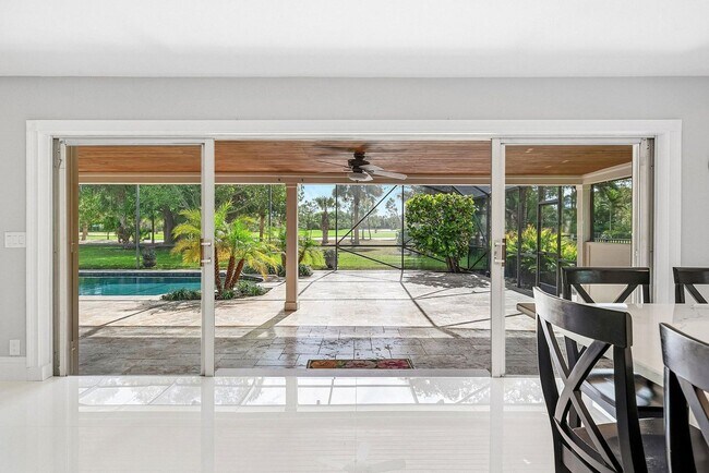 417 N Country Club Dr