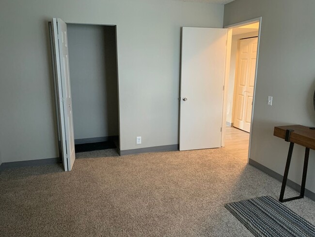 Photo - NO RENT TILL DECEMBER!! Ask for details. Unit 2563NB