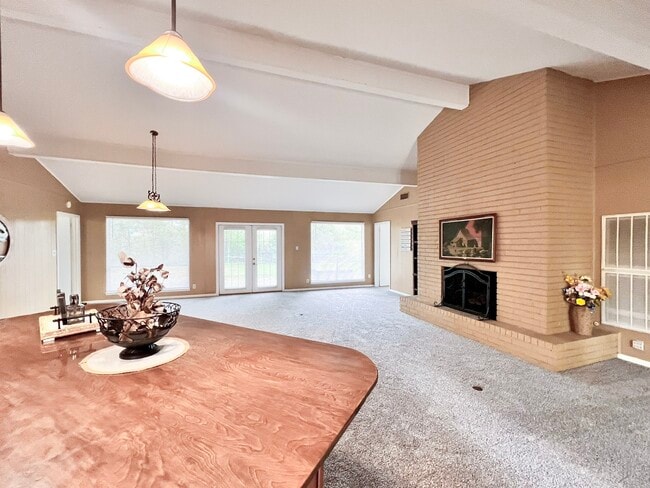 Photo - 401 Rolling Hills Dr W