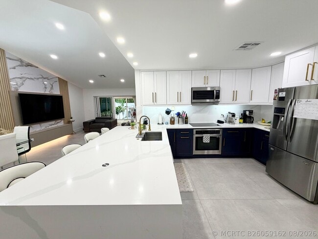 4929 W Lakes Dr