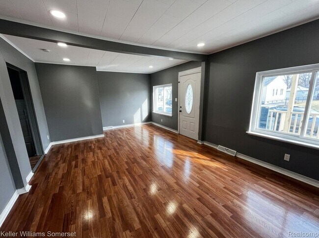 Photo - 8647 Chalmers Ave